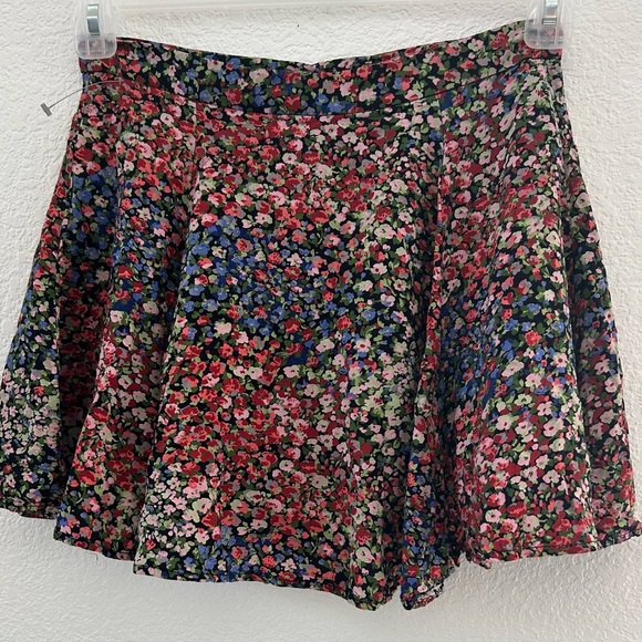 URBAN OUTFITTERS Floral Women's Skirt size S-P - Picture 3 of 9